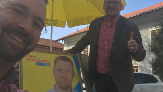 Unsre Mitglieder Johann Ostermeier und Christian Schunck im Wahlkampf...